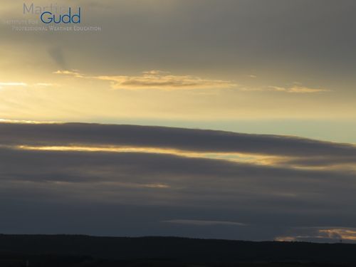 Ac opacus radiatus im Randbereich des Wolkenfeldes