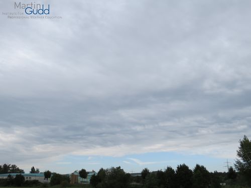 Altocumulus stratiformis opacus asperitas (an der Grenze eines frontalen Wolkensystems / at the boundary of a frontal cloudsystem)